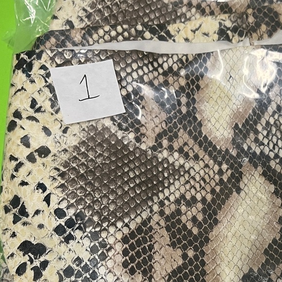 NWT. Jaclyn Smith, Faux snake skin, pencil skirt ￼Size 14 - Picture 9 of 9